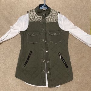 Women’s vest, gImmicks by BKE, NWOT